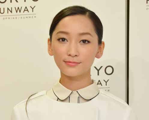 <速報>杏、久々ファッションショーでクールビューティー発揮