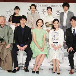 NHK連続テレビ小説「ごちそうさん」出演者発表記者会見に登場した豪華キャスト陣(C)NHK