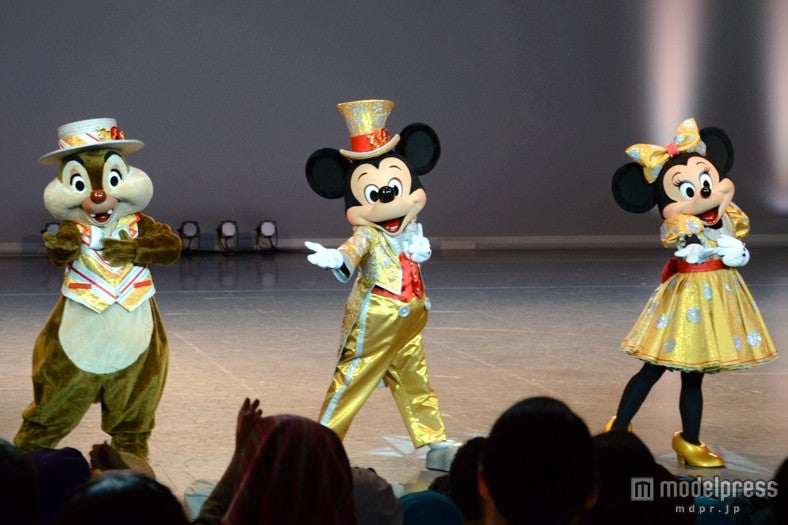 ミッキー、ミニーらが祝福