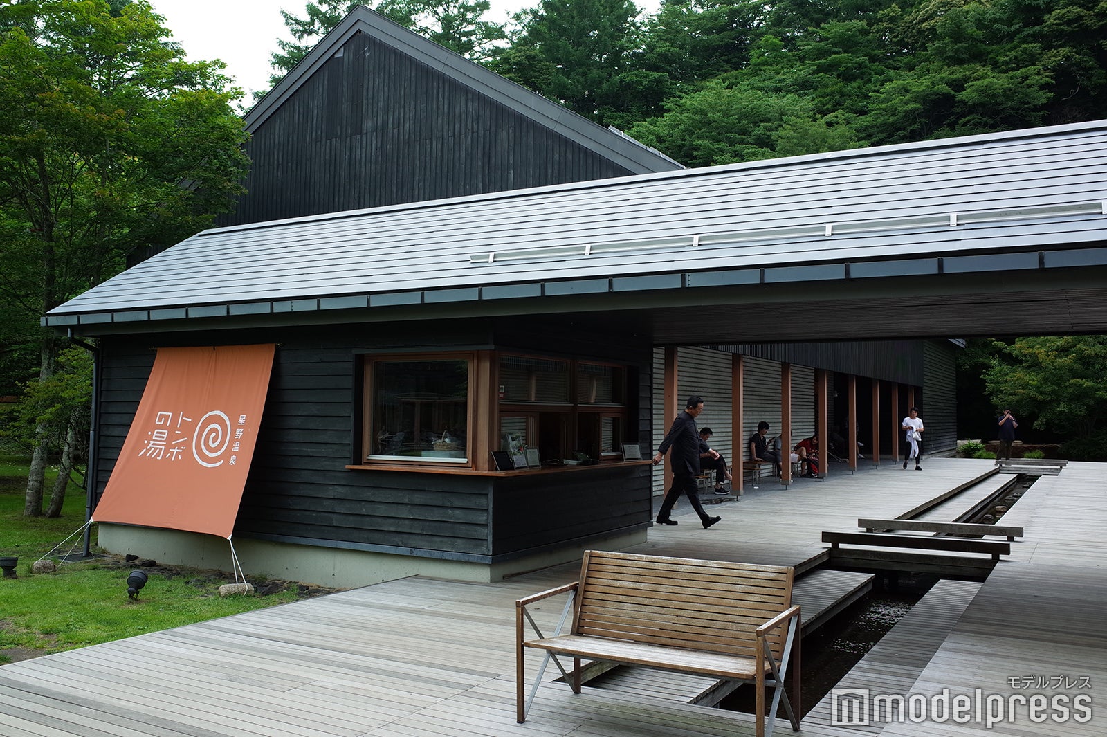 源泉かけ流しの「星野温泉 トンボの湯」（C）モデルプレス