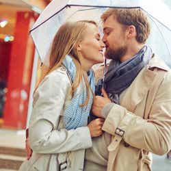 モデルプレス - 6月12日は恋人の日!梅雨は恋人ができやすい4つの理由とは