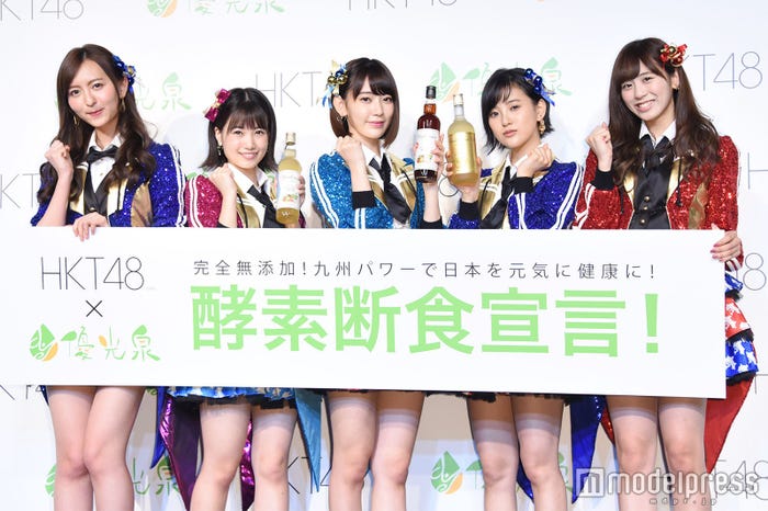 (左から)森保まどか、朝長美桜、宮脇咲良、兒玉遥、坂口理子 (C)モデルプレス