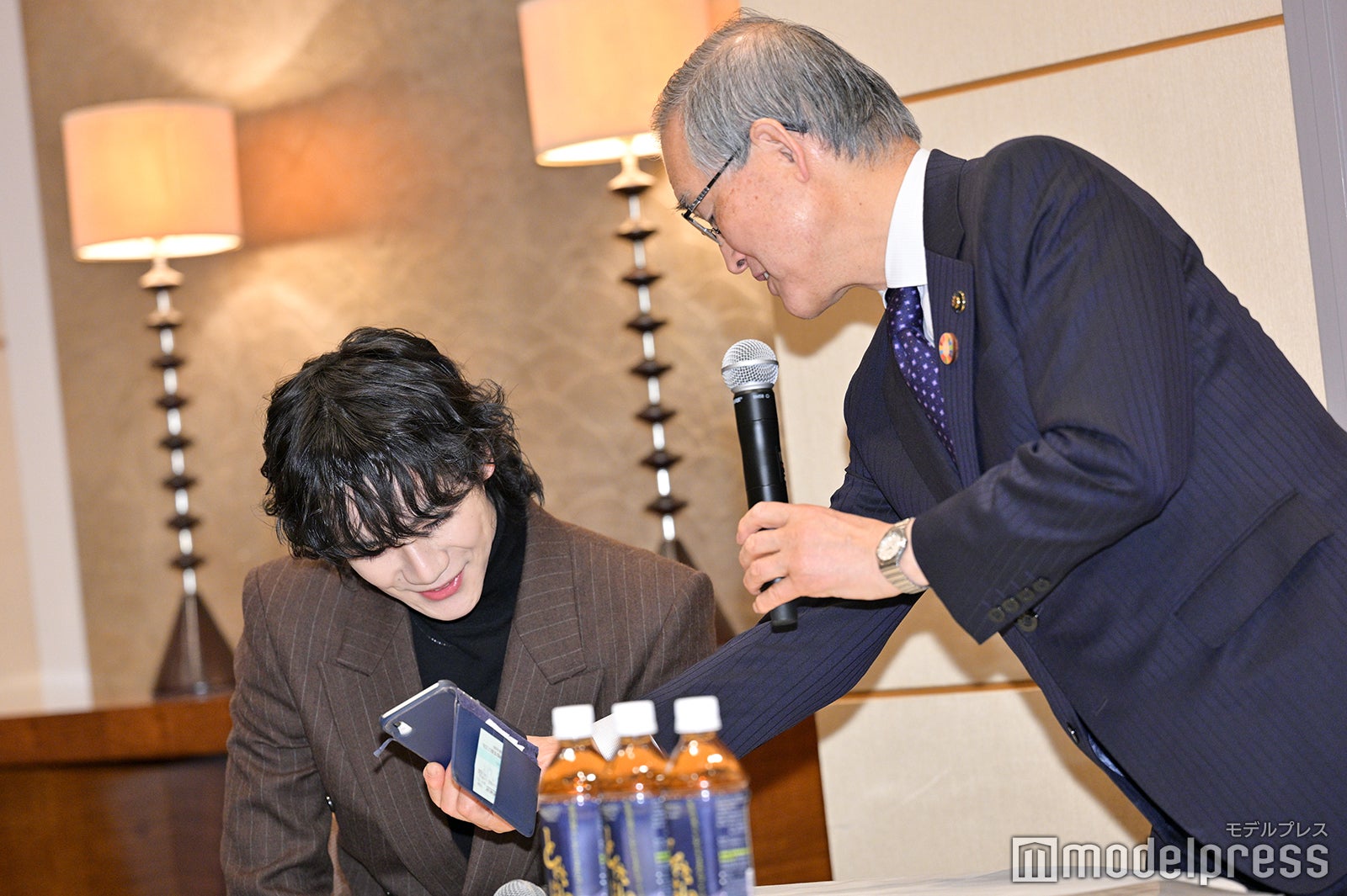 豆原一成、太田昇市長（C）モデルプレス