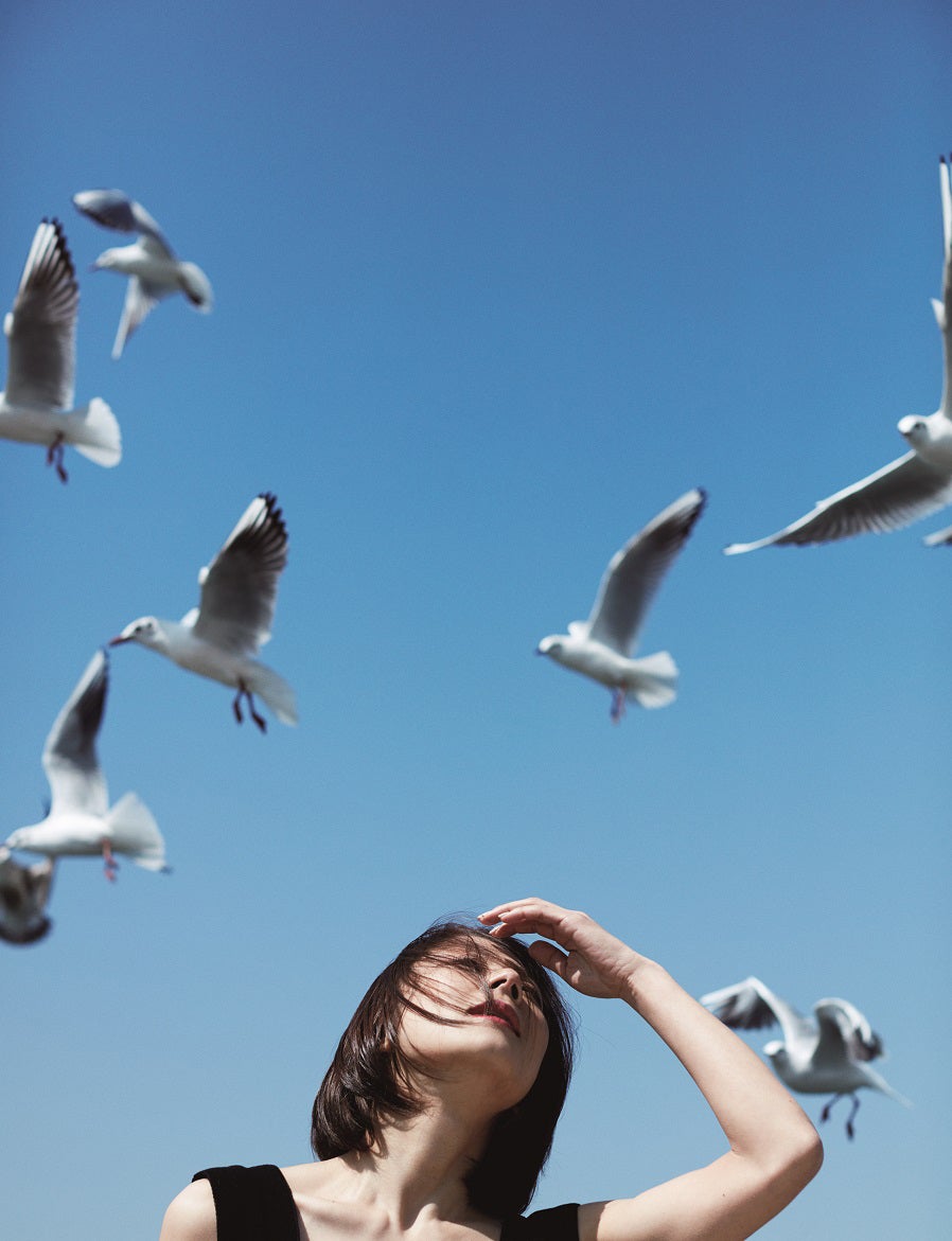 小池栄子／「＆ ＲＯＳＹ」6月号（画像提供：宝島社）