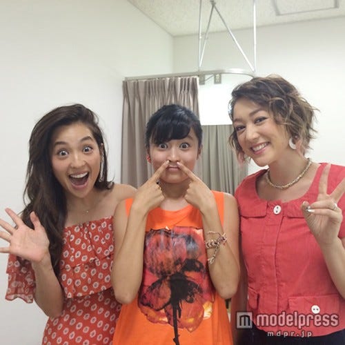 楽屋での様子(左から)中村アン、小島瑠璃子、SHELLY(画像提供:TBS)