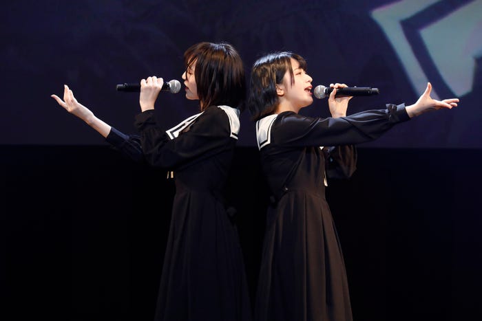 (左から)野口衣織、佐々木舞香/=LOVEファーストコンサート「初めまして、=LOVEです。」(提供写真)