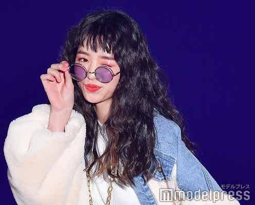 横田真悠、ウエストチラ見せ&圧巻美脚に釘付け<GirlsAward 2018 A/W>