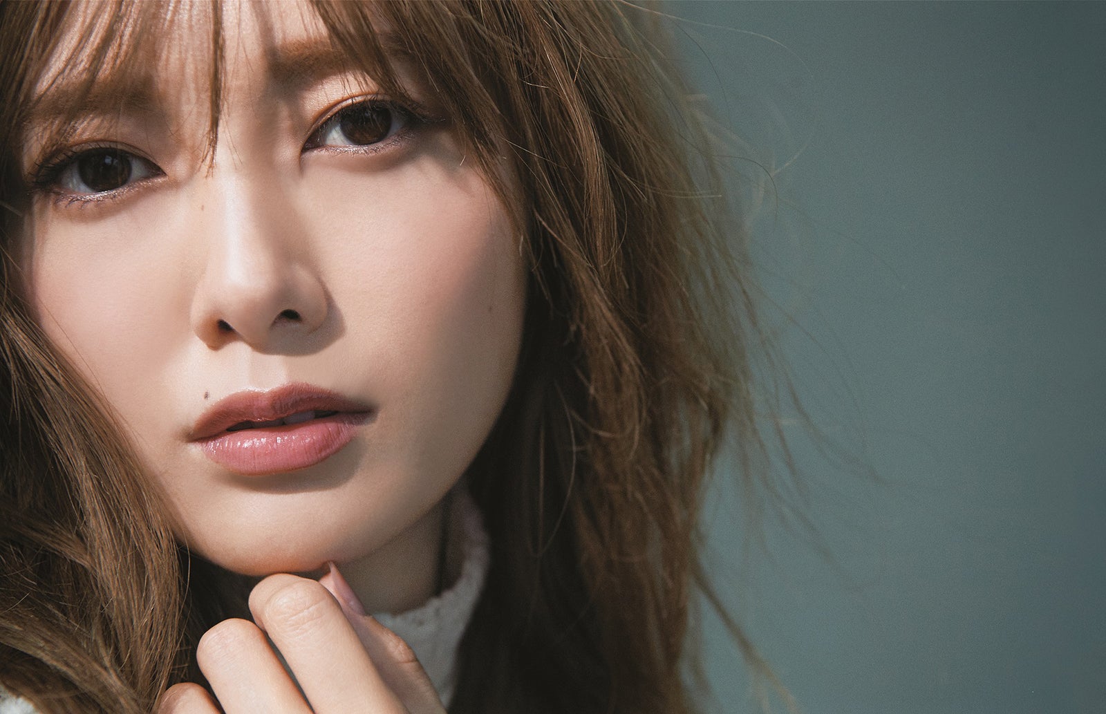 乃木坂46白石麻衣の“大人の魅力”に迫る 「Oggi」初登場で表紙に