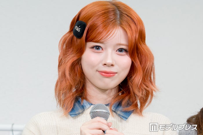 NiziUリク、金髪ロングの“制服ギャル”姿話題「一瞬誰かと」「可愛すぎて天才」