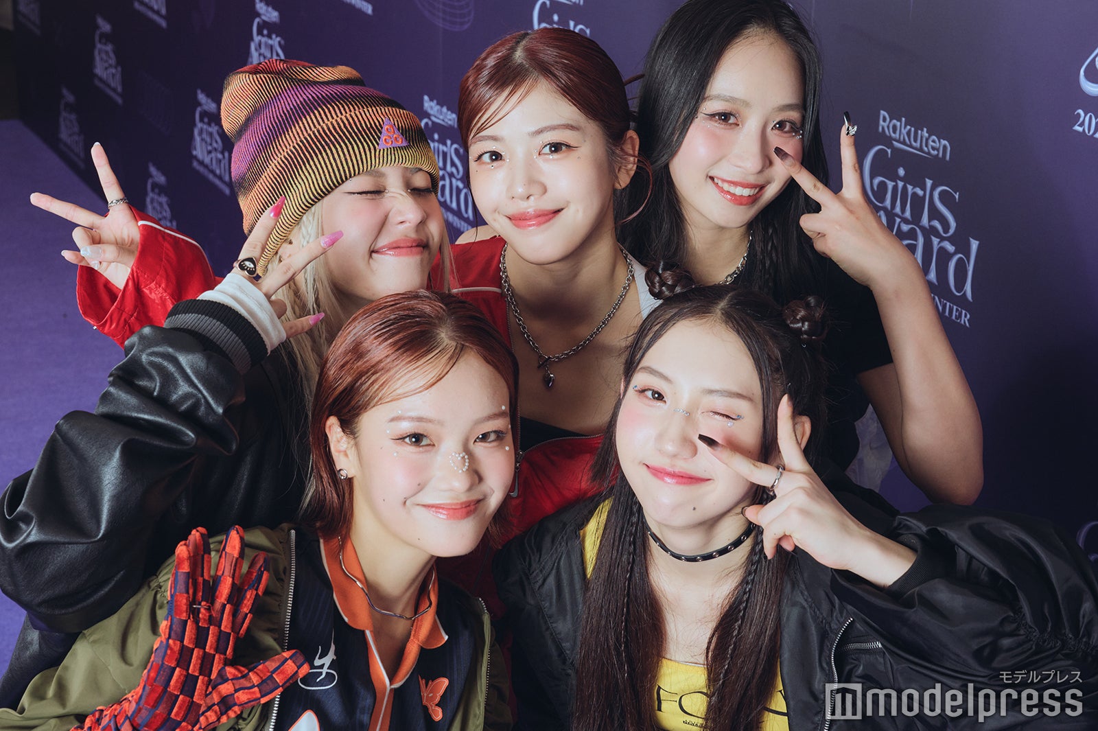 UN1CON（左上から時計回りに）マナミ、アカリ、ナレ、ココロ、ジョア（C）モデルプレス