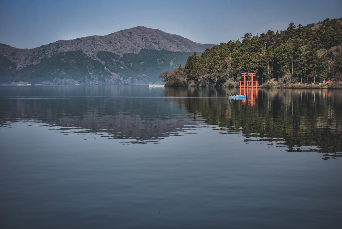 箱根神社と芦ノ湖／画像：ぱくたそ