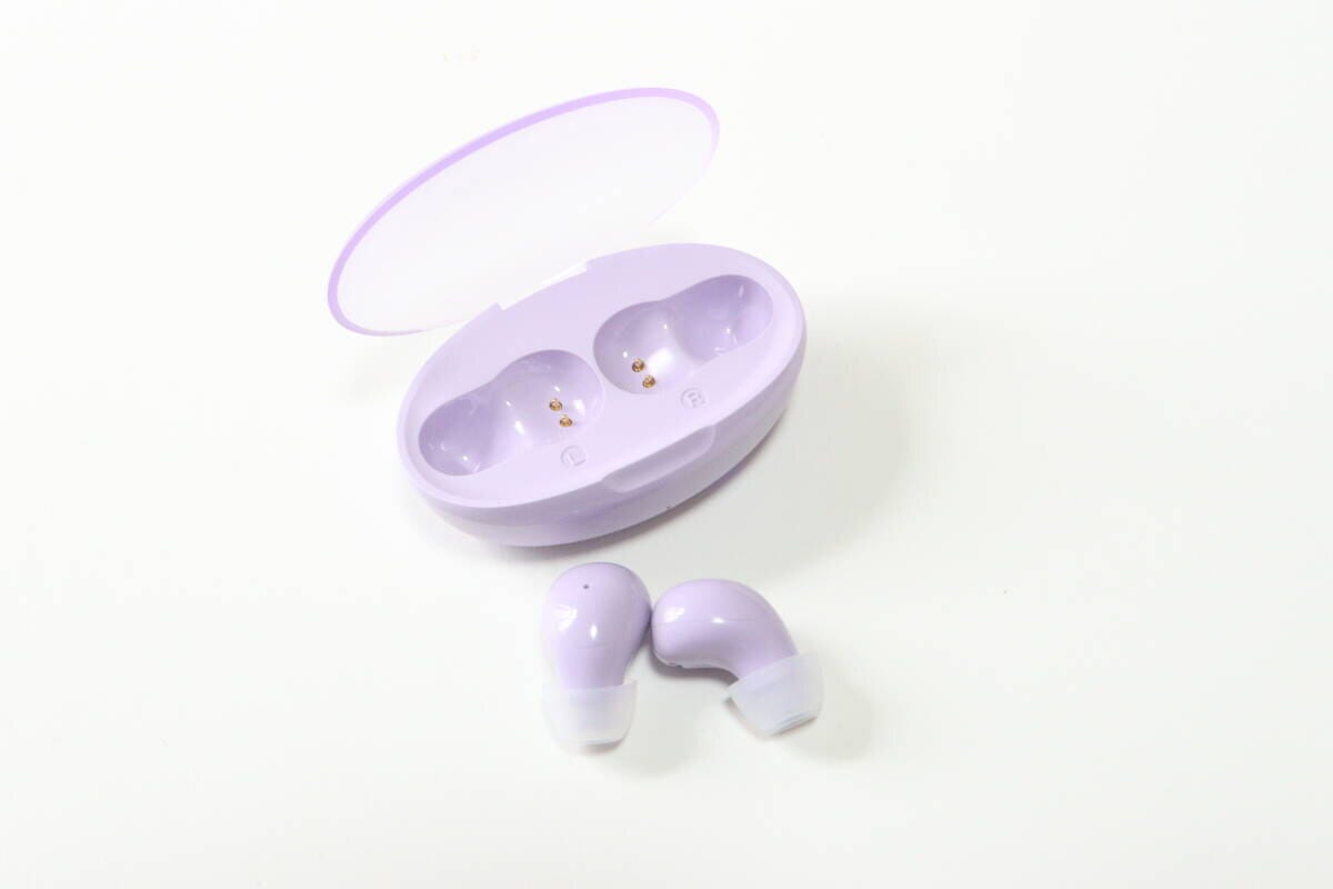 ダイソーの完全ワイヤレスイヤホン（TWS006、パープル）のビジュアル