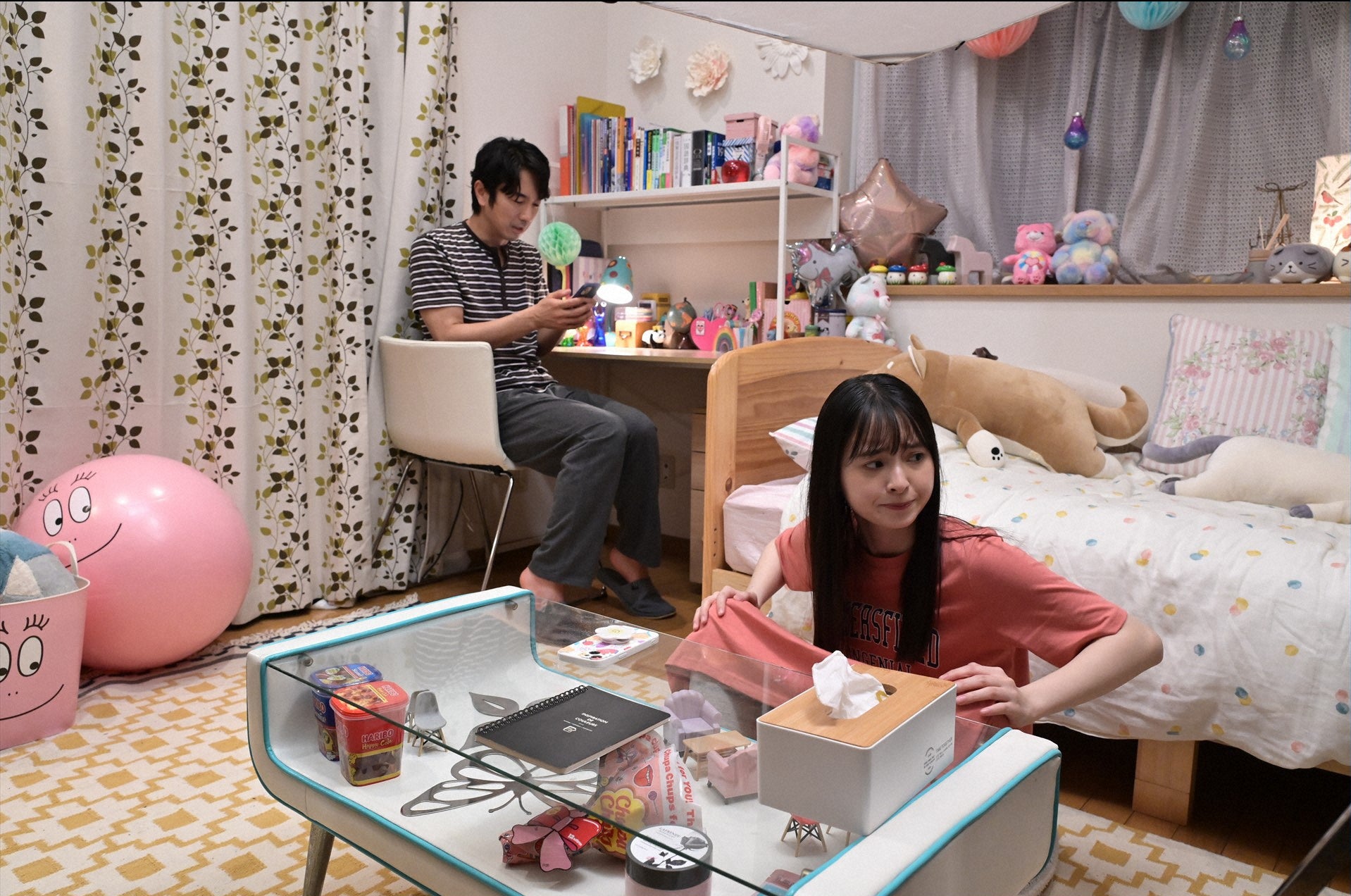 眞島秀和、飯沼愛 （C）「パパとムスメの7日間」製作員会