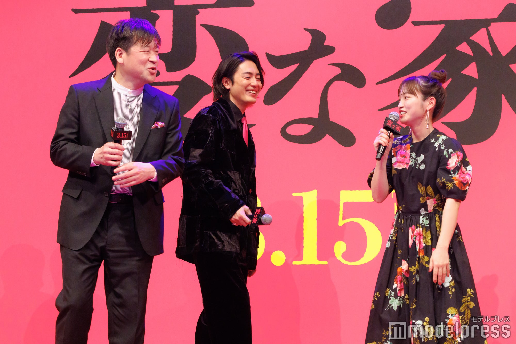 佐藤二朗、間宮祥太朗、川栄李奈（C）モデルプレス