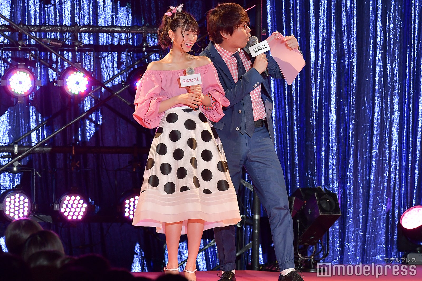 齋藤飛鳥、小宮浩信（C）モデルプレス