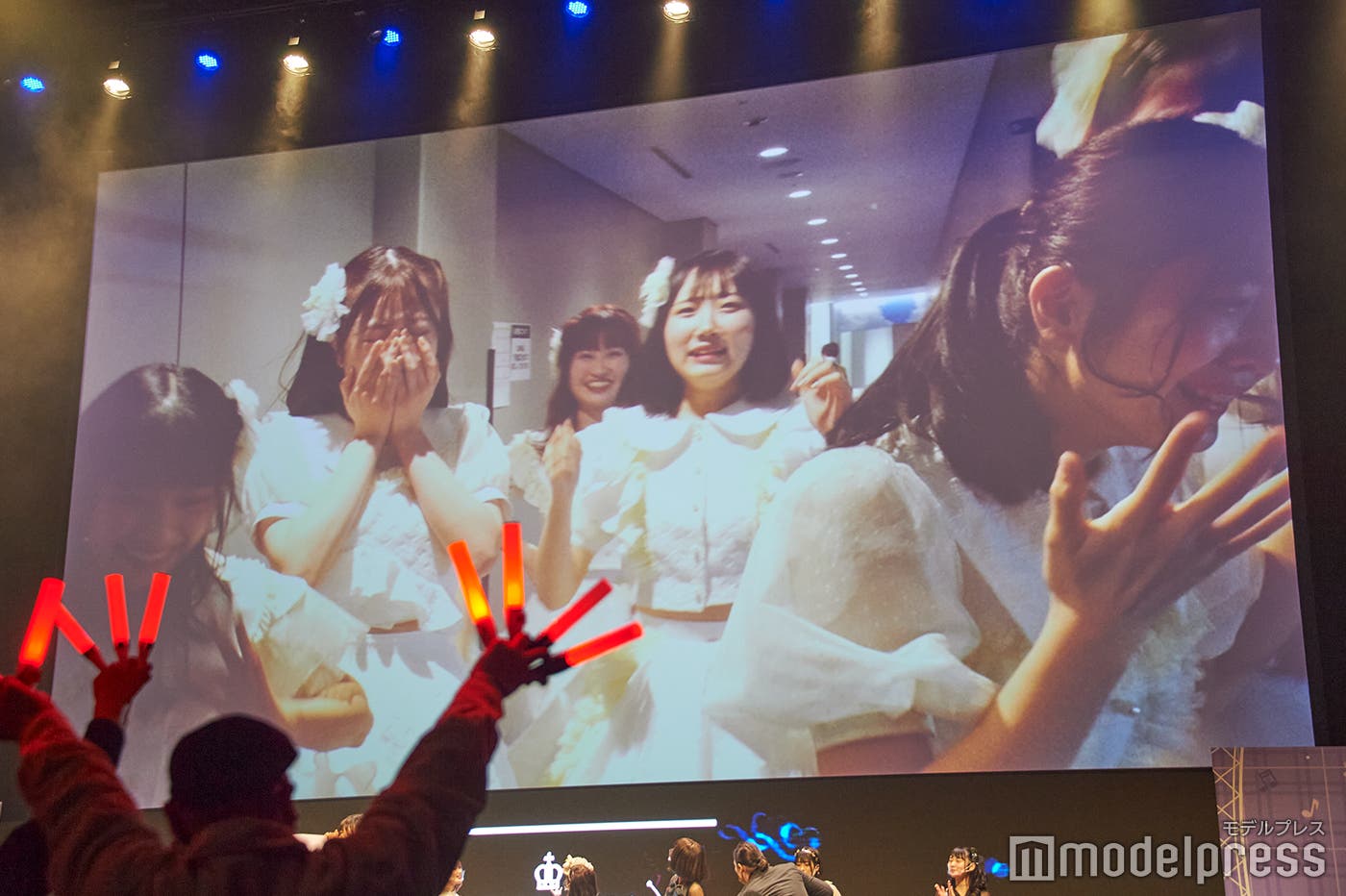 控室からステージに駆けつけるメンバー達 (C)モデルプレス