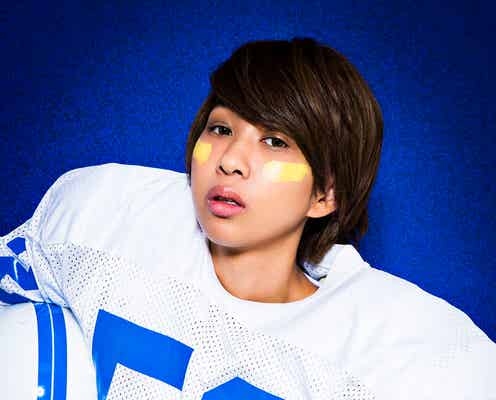 青山テルマ、男装披露 アメフト選手に
