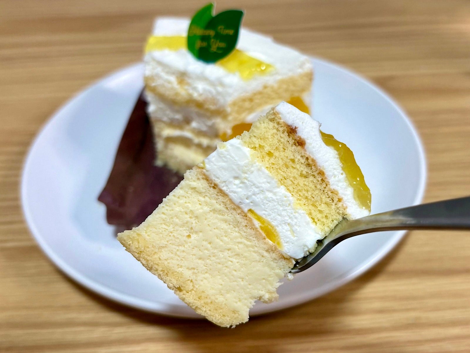 ふんわりとした口どけに、レモンとチーズの味わいが相性抜群!