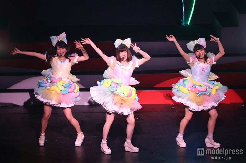 「初めてのジェリービーンズ」大和田・島崎・横山（C）AKS