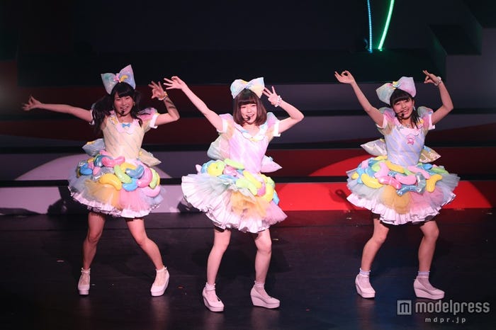 「初めてのジェリービーンズ」大和田・島崎・横山(C)AKS