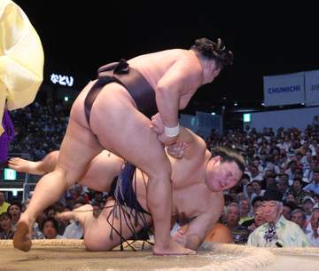 【解説】霧島は流れで腕をたぐれた 大の里は「全然、気持ちが見えなかったのが残念」