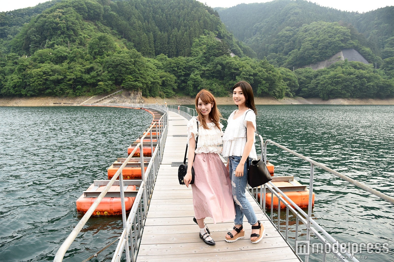 湖面を歩く不思議体験　麦山の浮橋（C）モデルプレス