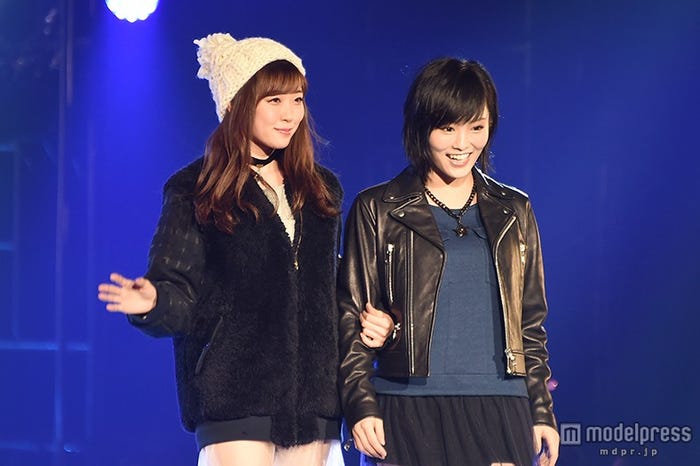 渡辺美優紀、山本彩/「日本女子博覧会 -JAPAN GIRLS EXPO 2015 秋-」より(C)モデルプレス