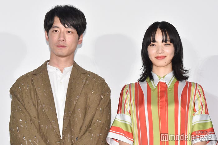 坂口健太郎、小松菜奈(C)モデルプレス