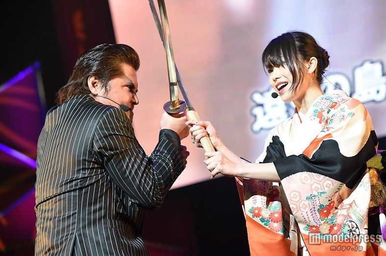 次期総監督の横山由依（C）AKS