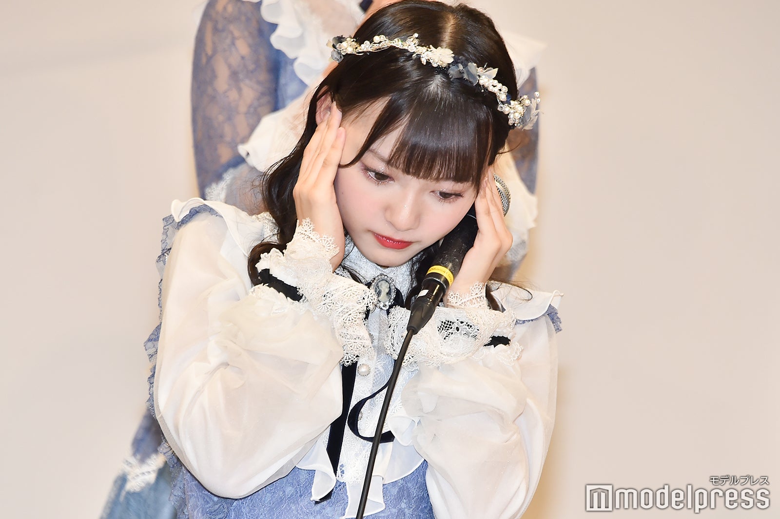 早泣き対決を行う齊藤なぎさ （C）モデルプレス