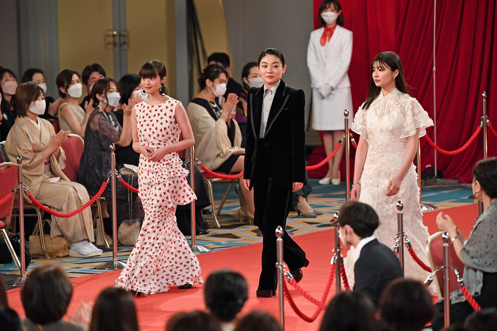 今田美桜、三浦透子、吉川愛（C）東京写真記者協会