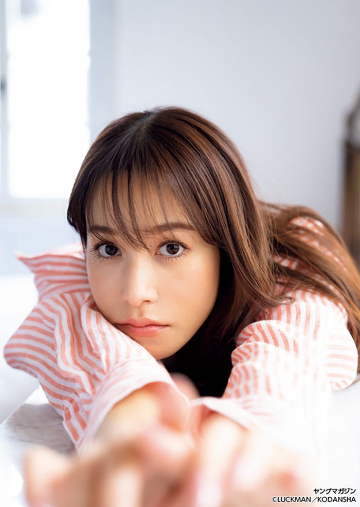 鷲見玲奈(C)講談社