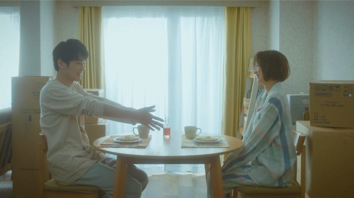 中川大輔、岡崎紗絵(C)「花嫁未満エスケープ」製作委員会