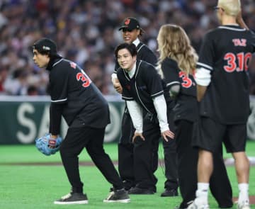 「あんなのが三次元に存在していいんか？」WBC日本戦の始球式に登場 日本人俳優の姿に騒然「生で見れるんかよ、最高やんけ」「イケメンすぎるな」