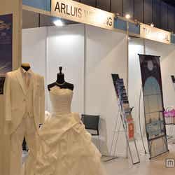 ブライダル関連会社ブースが立ち並ぶ