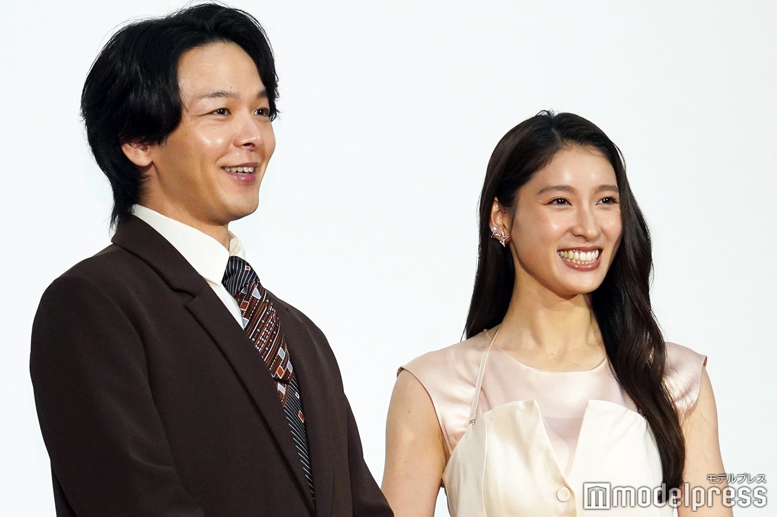 中村倫也、土屋太鳳（C）モデルプレス