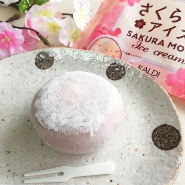 カルディの新作桜スイーツのさくらもちアイスとパッケージ
