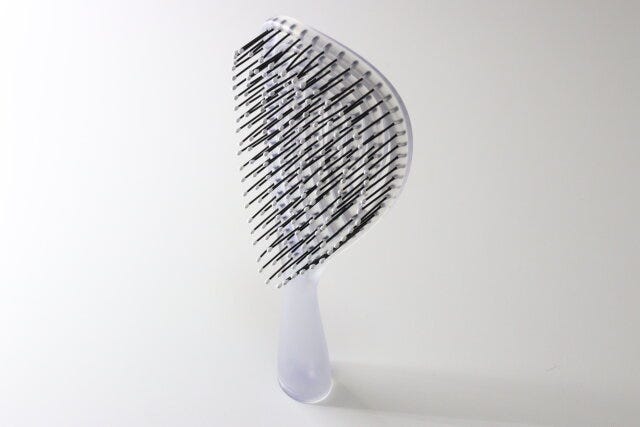 立てられる乾きやすいブローブラシ(クリア・楕円) ダイソー 立てられる乾きやすいブローブラシ(クリア・楕円) ダイソー 自立