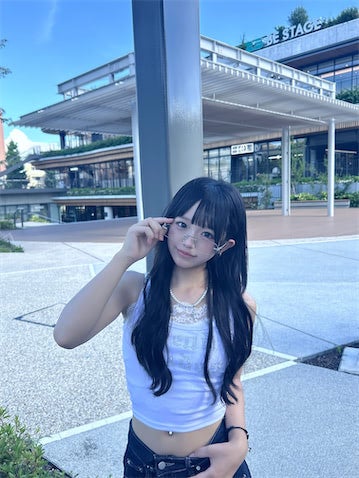 14歳JCインフルエンサー・なな、腹チラ×リムレスの大人っぽコーデ披露「めちゃくちゃ可愛い」