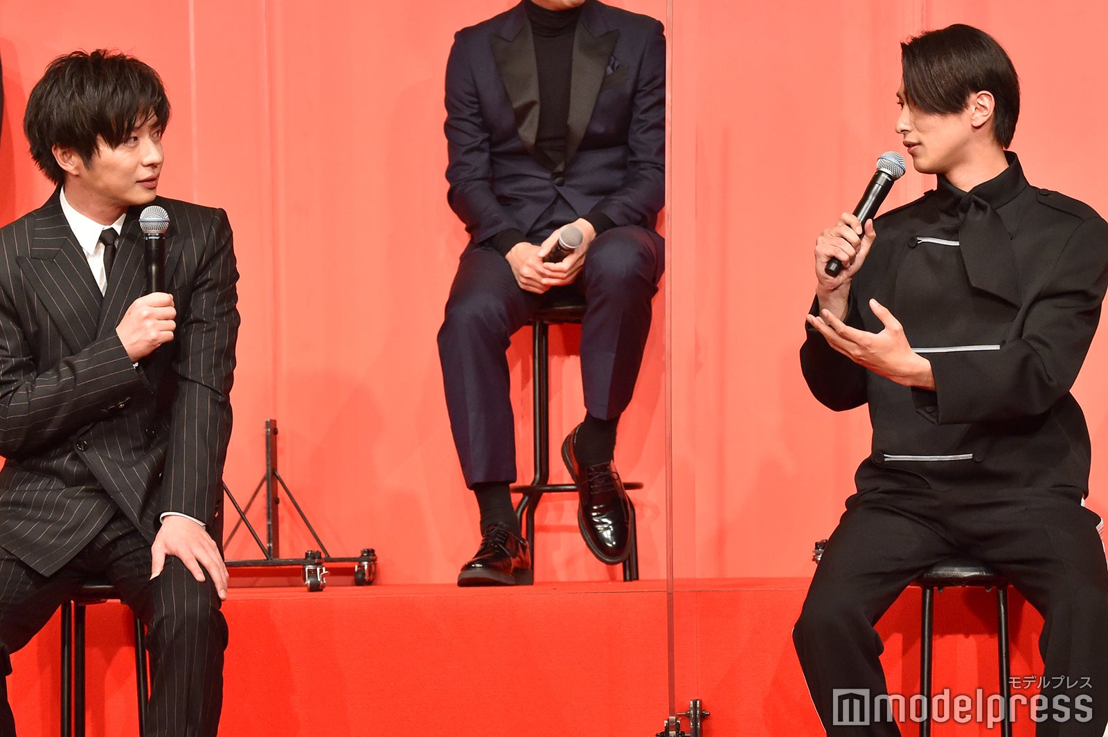 アクションシーンについて話す田中圭、横浜流星 （C）モデルプレス