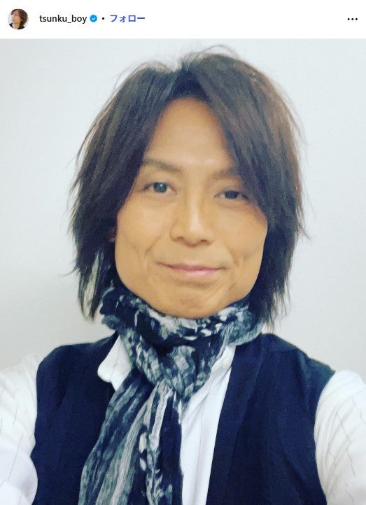 3児の父・つんく♂「長男、長女ついに18歳の成人です」手作りケーキなど並ぶそれぞれのパーティーの様子公開「全然違うパーティーで面白い」「豪華で喜びそう」の声