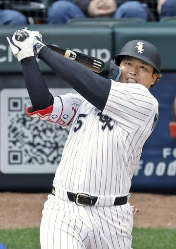 村上宗隆が起死回生の同点ソロ 3戦ぶり23号弾に会心ガッツポーズ 本拠地熱狂 アントナッチとの2者連続弾で3点差一気に追いつく 被災の故郷熊本へ勇気届ける一発