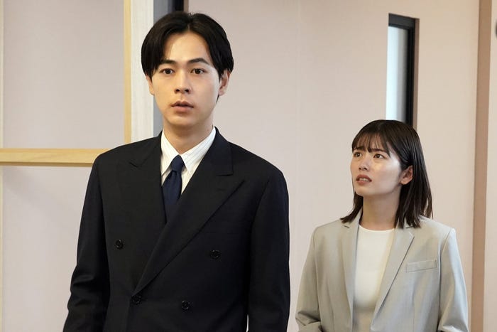 成田凌、小芝風花「転職の魔王様」第5話より(C)カンテレ