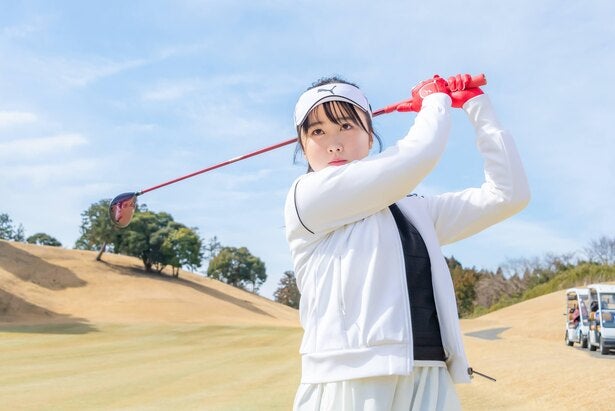 ゴルフ女子 ヒロインバトル キャリア半年の本田望結が フィギュア仕込みの体幹を武器に会心のティーショットを披露 モデルプレス