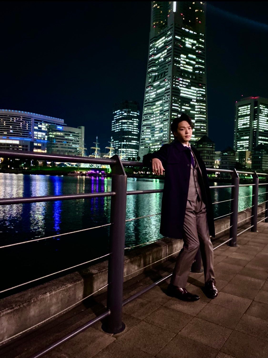 中村倫也「恋あた」スーツ姿でのお茶目ショットに「ギャップがすごい」「可愛い」の声