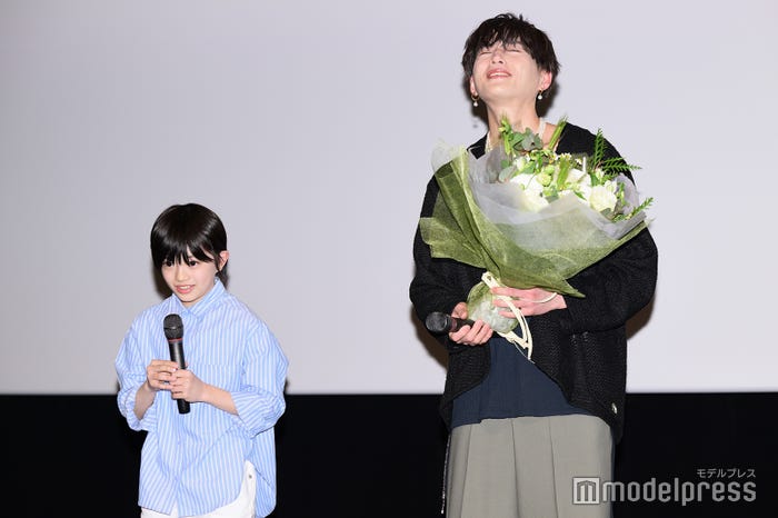 高木波瑠にデレデレの八木勇征(C)モデルプレス