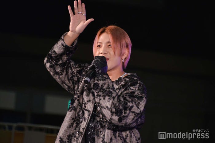 “うさちゃんダンス”を踊りだす本田康祐 (C)モデルプレス