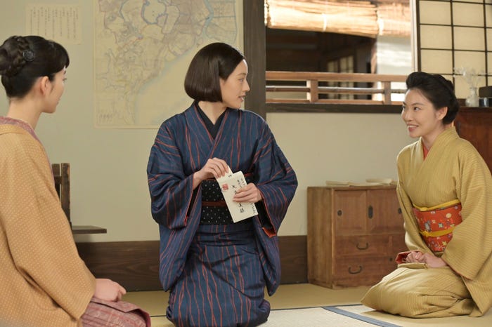 見上愛、上坂樹里、木越明「風、薫る」第96話(C)NHK