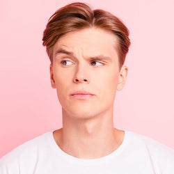 付き合うと苦労する!周囲の目ばかり気にする男性とは