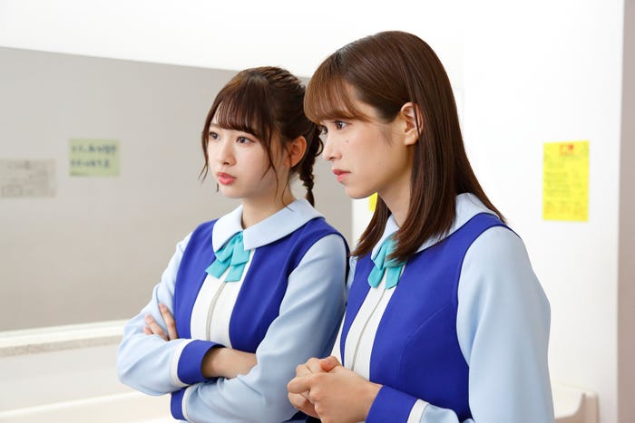 富田鈴花、佐々木久美/「DASADA」第4話より(C)「DASADA」製作委員会